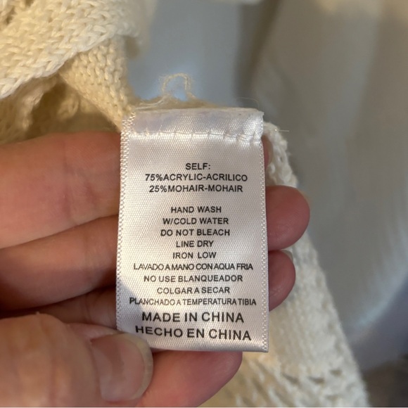 B. Sharp crochet accents sweater size large - Picture 4 of 5